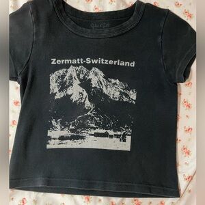 Brandy Melville cropped Switzerland tee